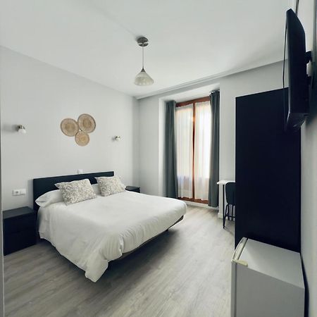 Hostal Conde De Alba Madrid Kültér fotó