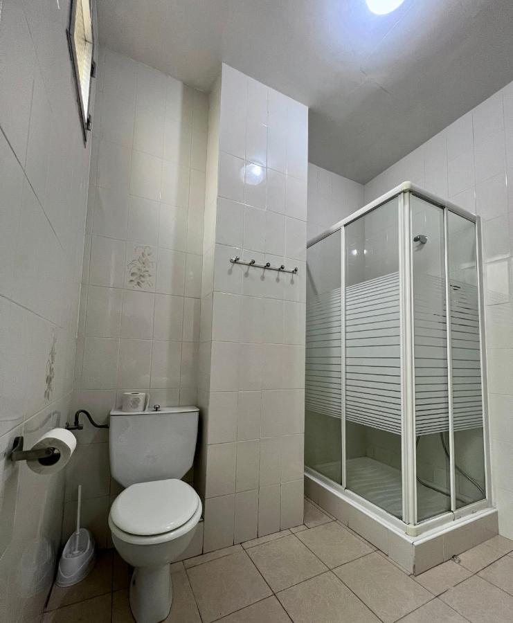Hostal Conde De Alba Madrid Kültér fotó