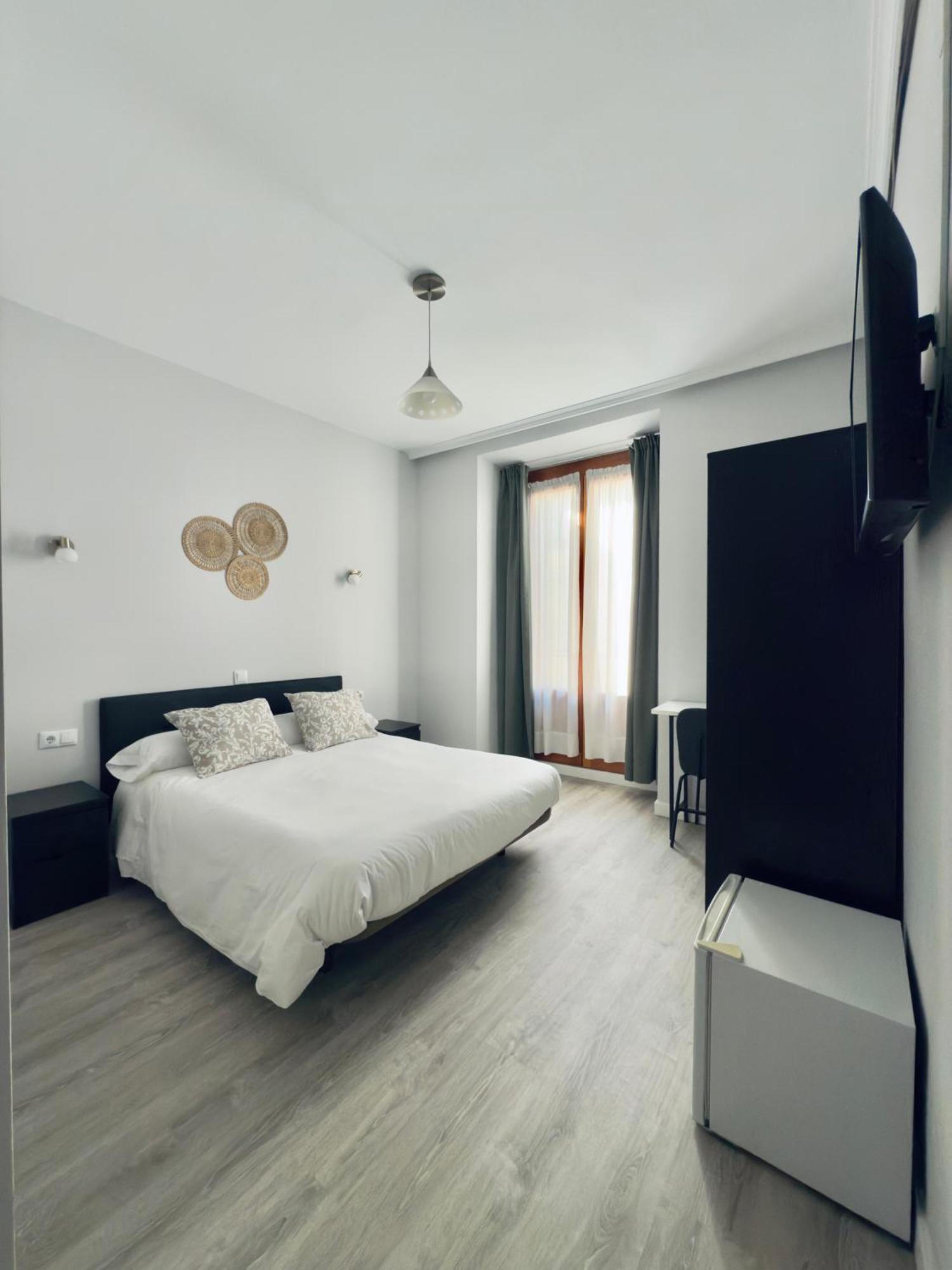 Hostal Conde De Alba Madrid Kültér fotó
