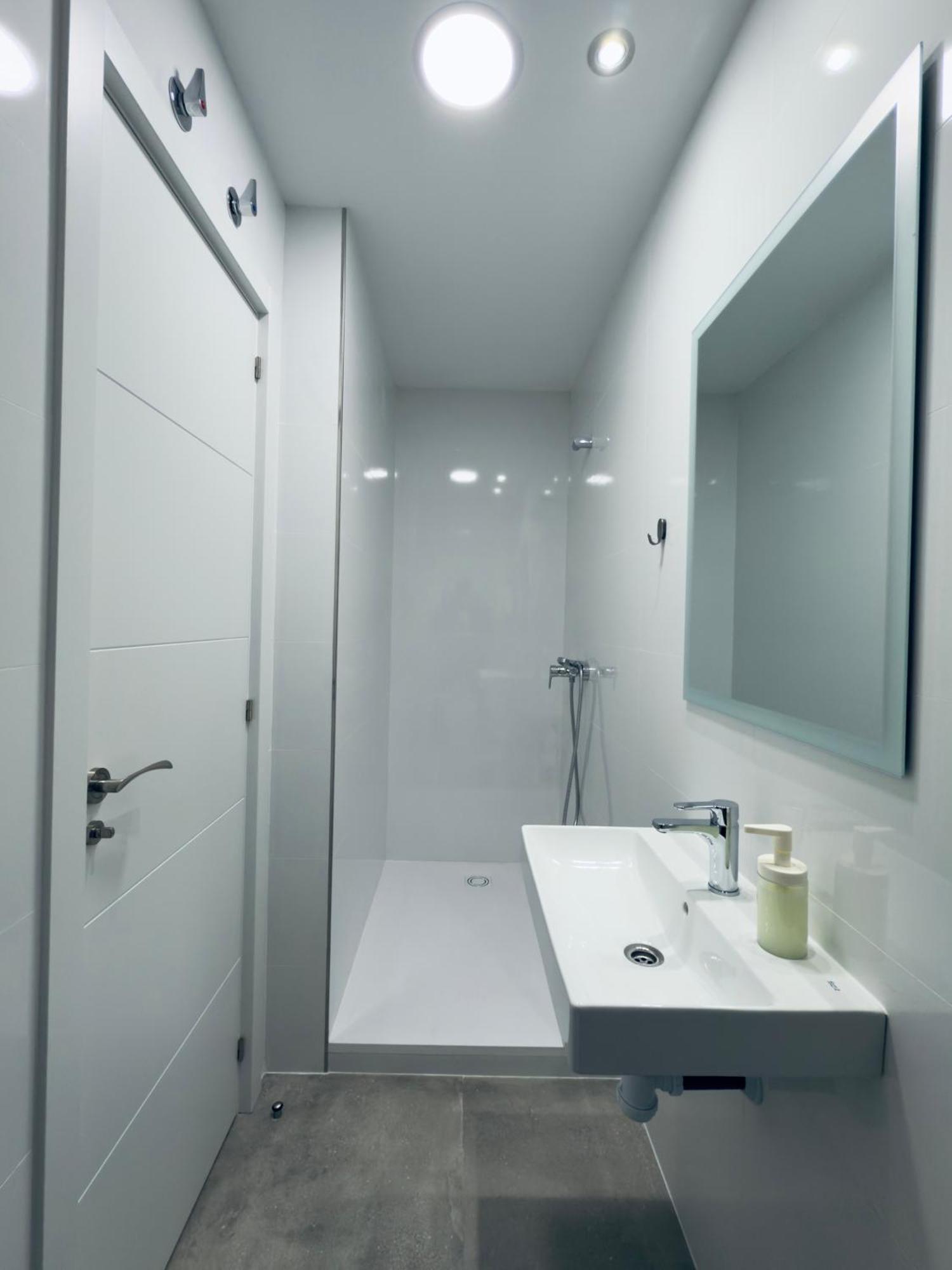Hostal Conde De Alba Madrid Kültér fotó