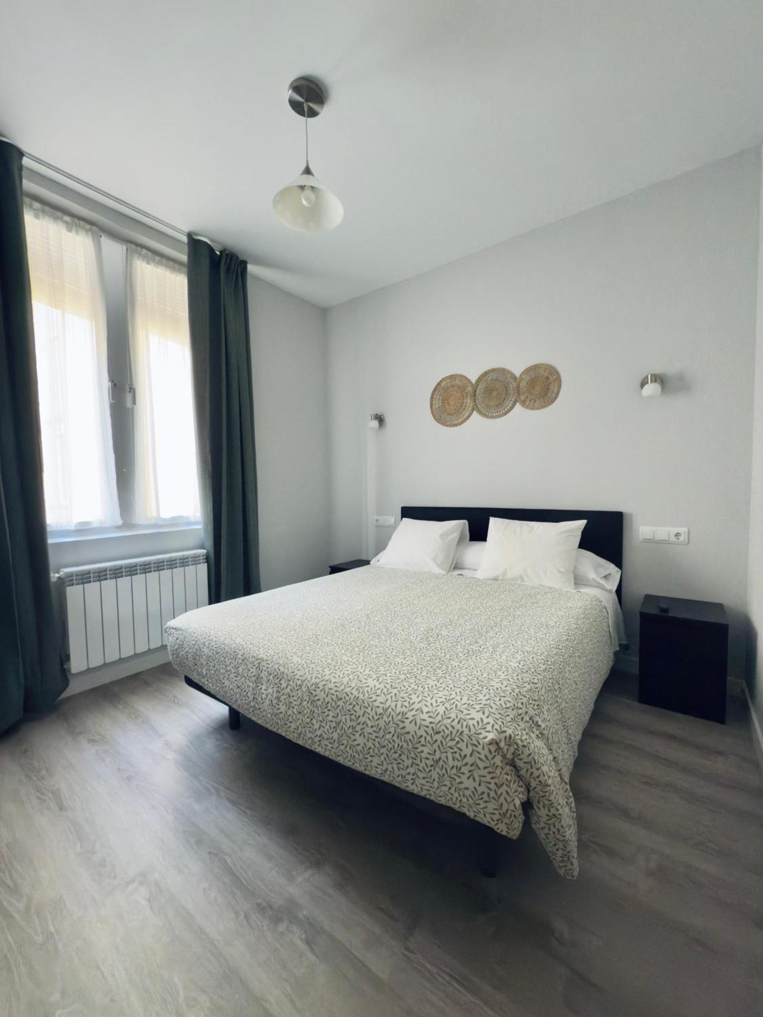 Hostal Conde De Alba Madrid Kültér fotó
