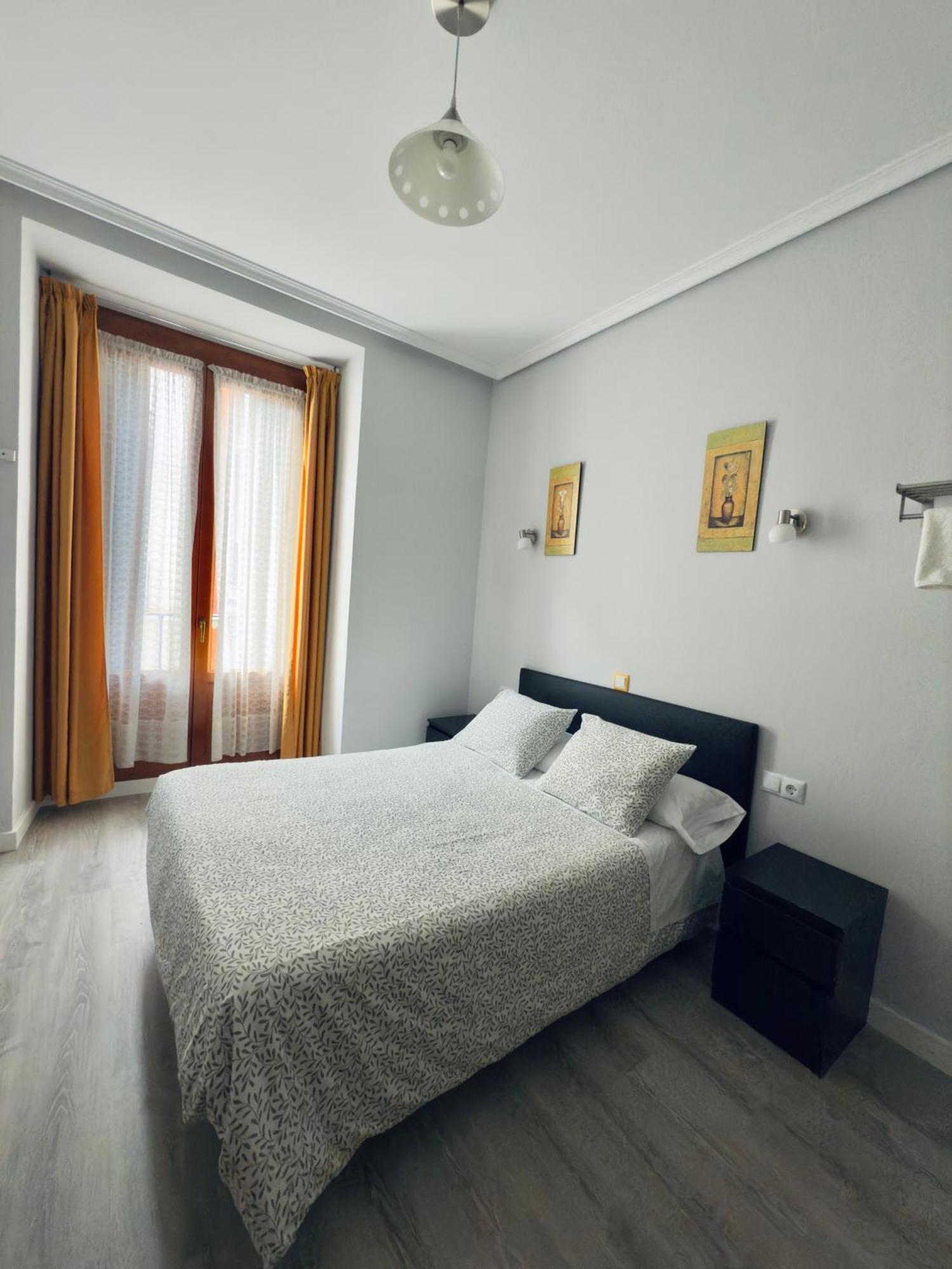 Hostal Conde De Alba Madrid Kültér fotó