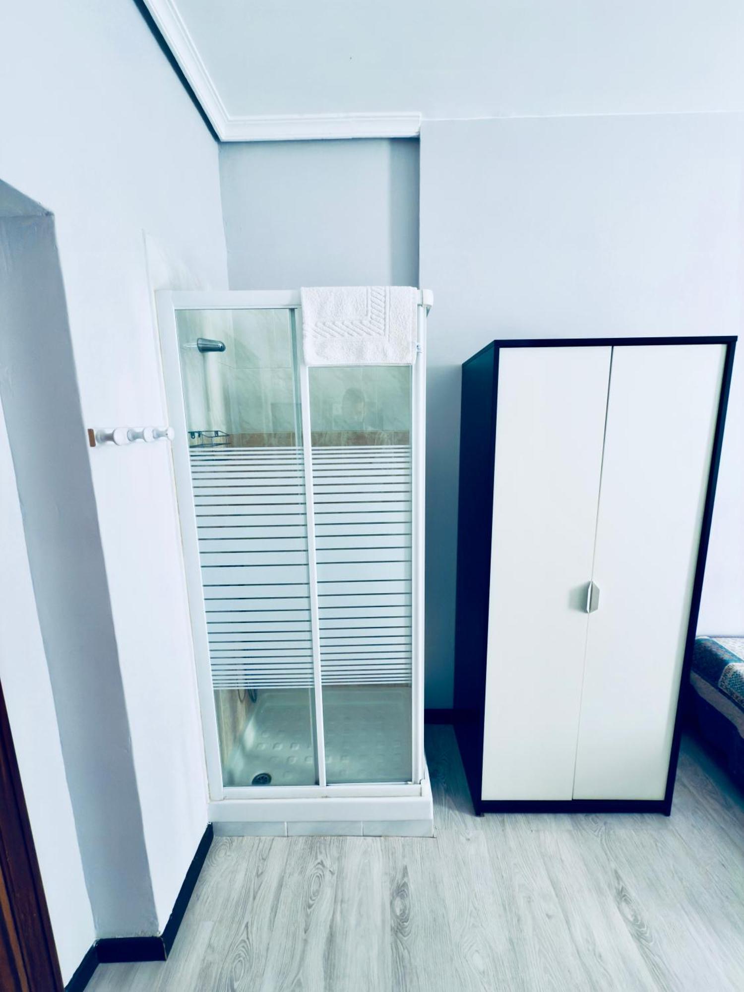 Hostal Conde De Alba Madrid Kültér fotó