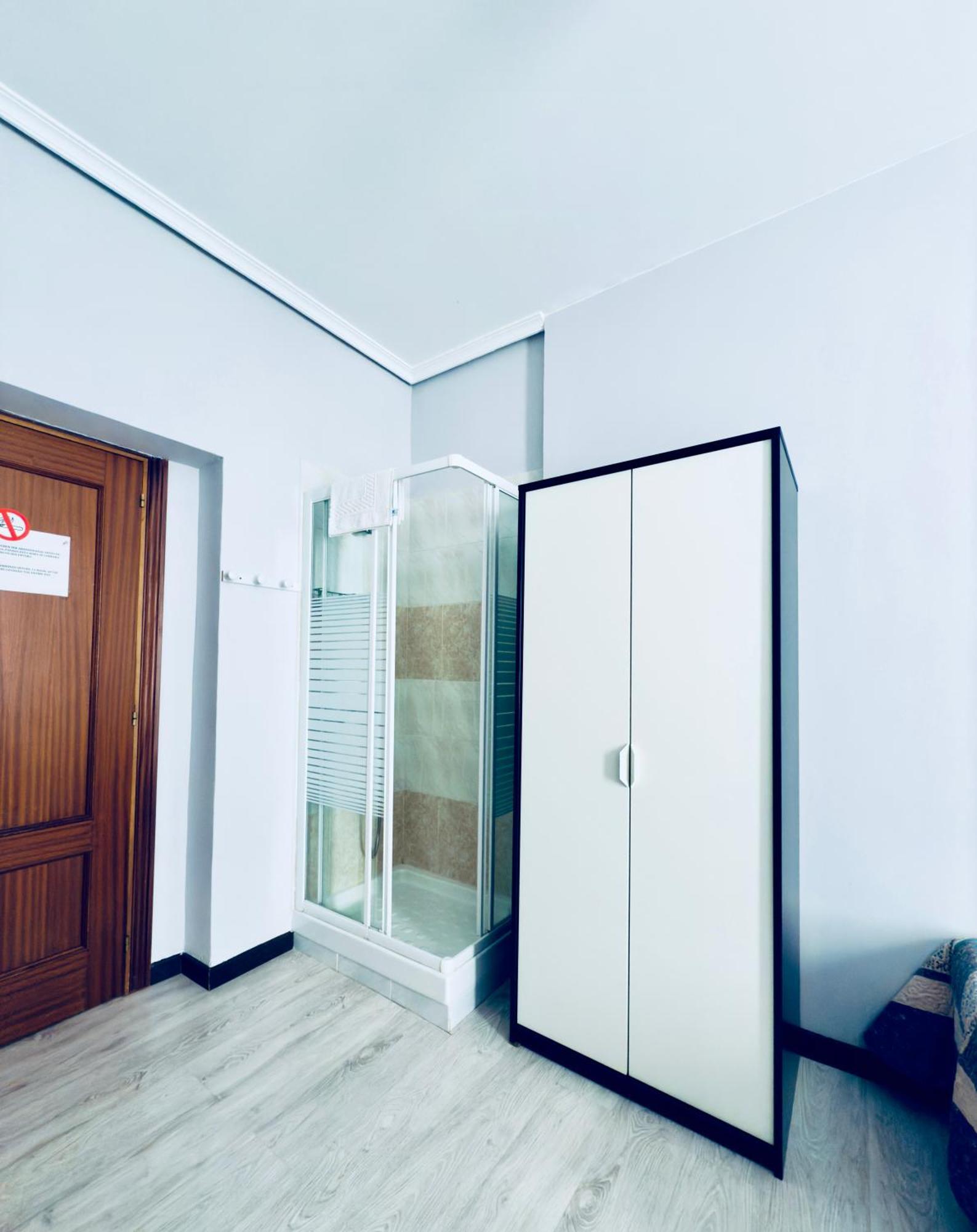 Hostal Conde De Alba Madrid Kültér fotó