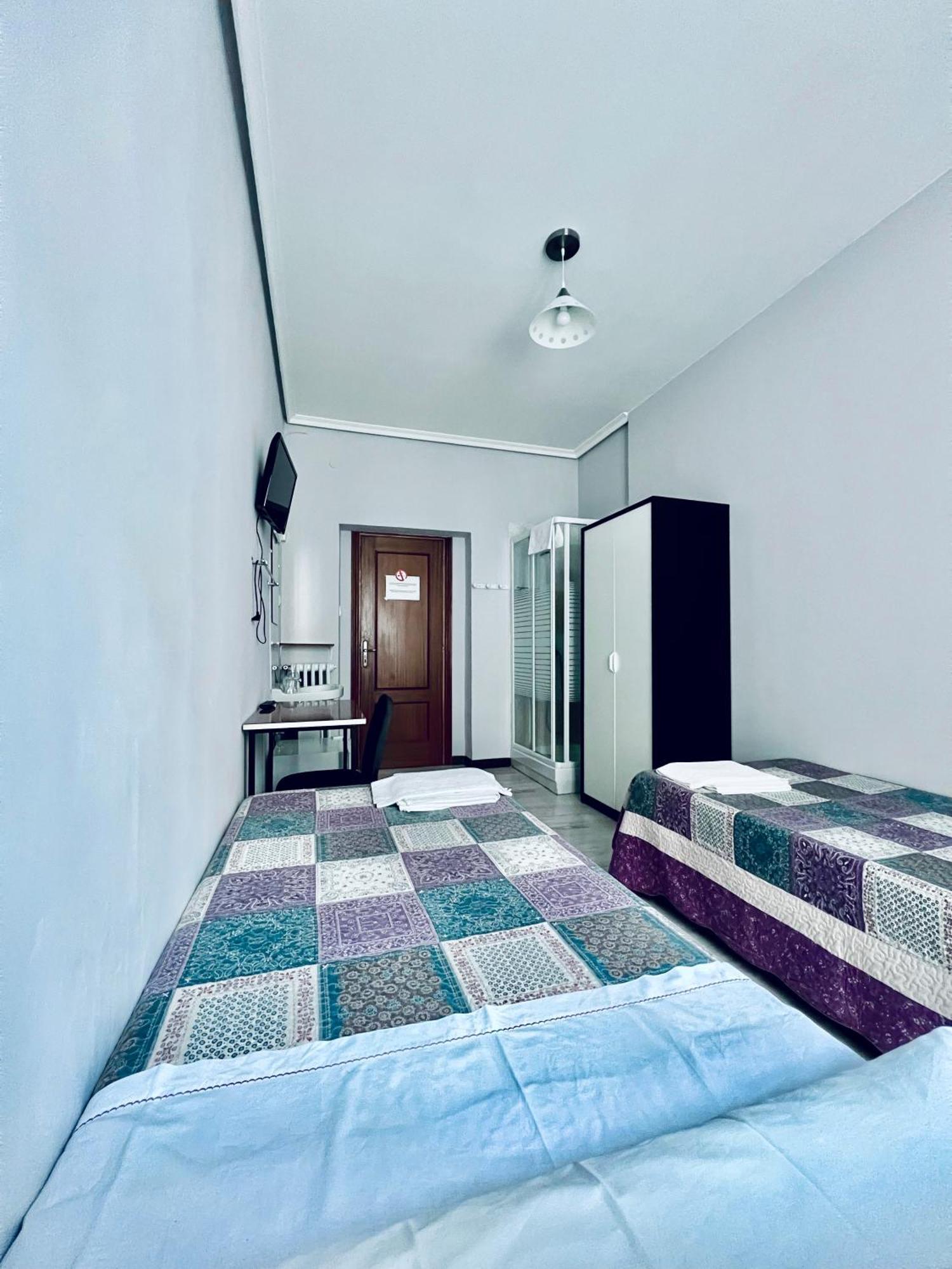 Hostal Conde De Alba Madrid Kültér fotó