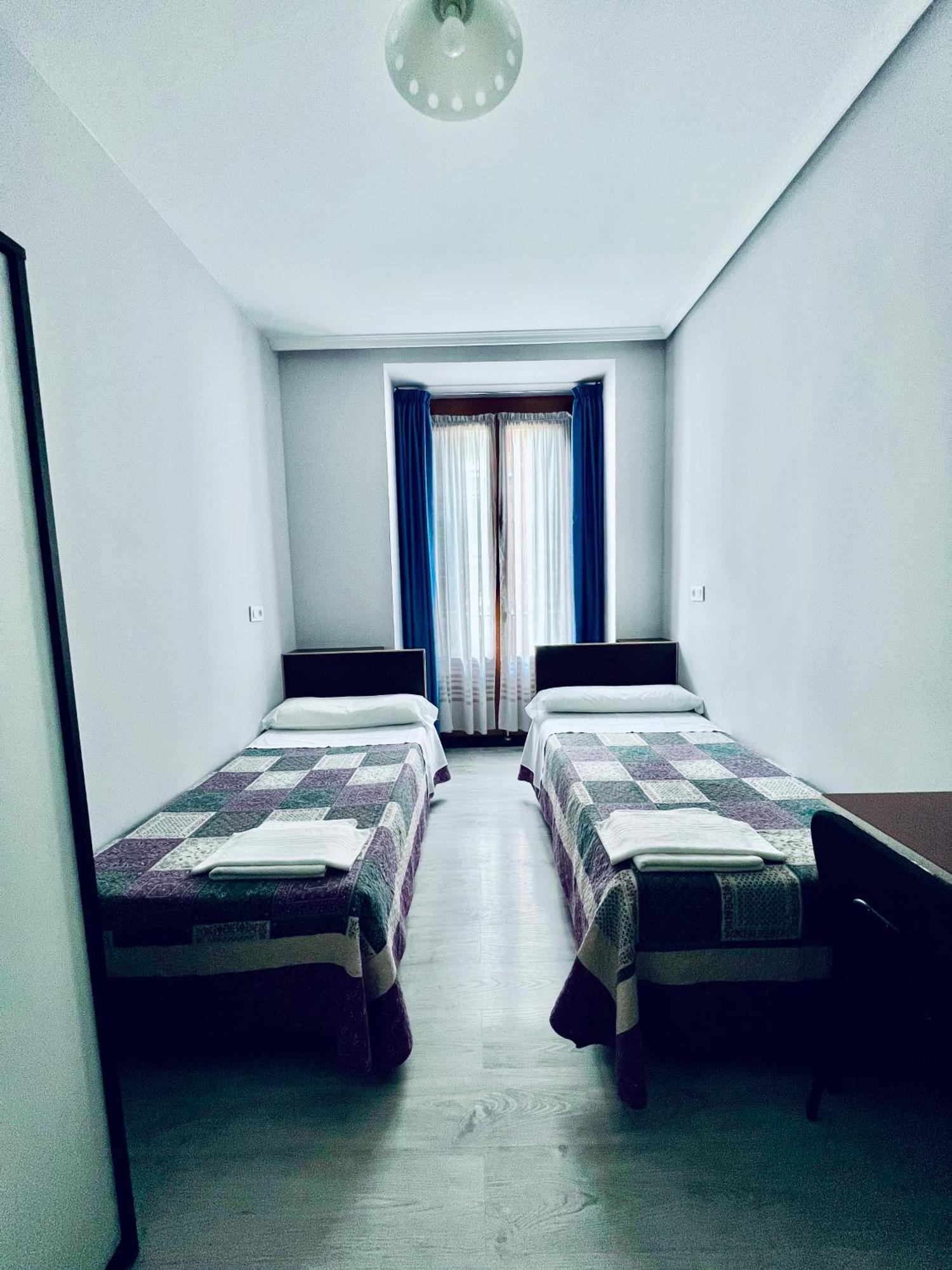 Hostal Conde De Alba Madrid Kültér fotó